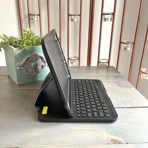 Rocketfish Keyboard Capsule for Apple iPad 2